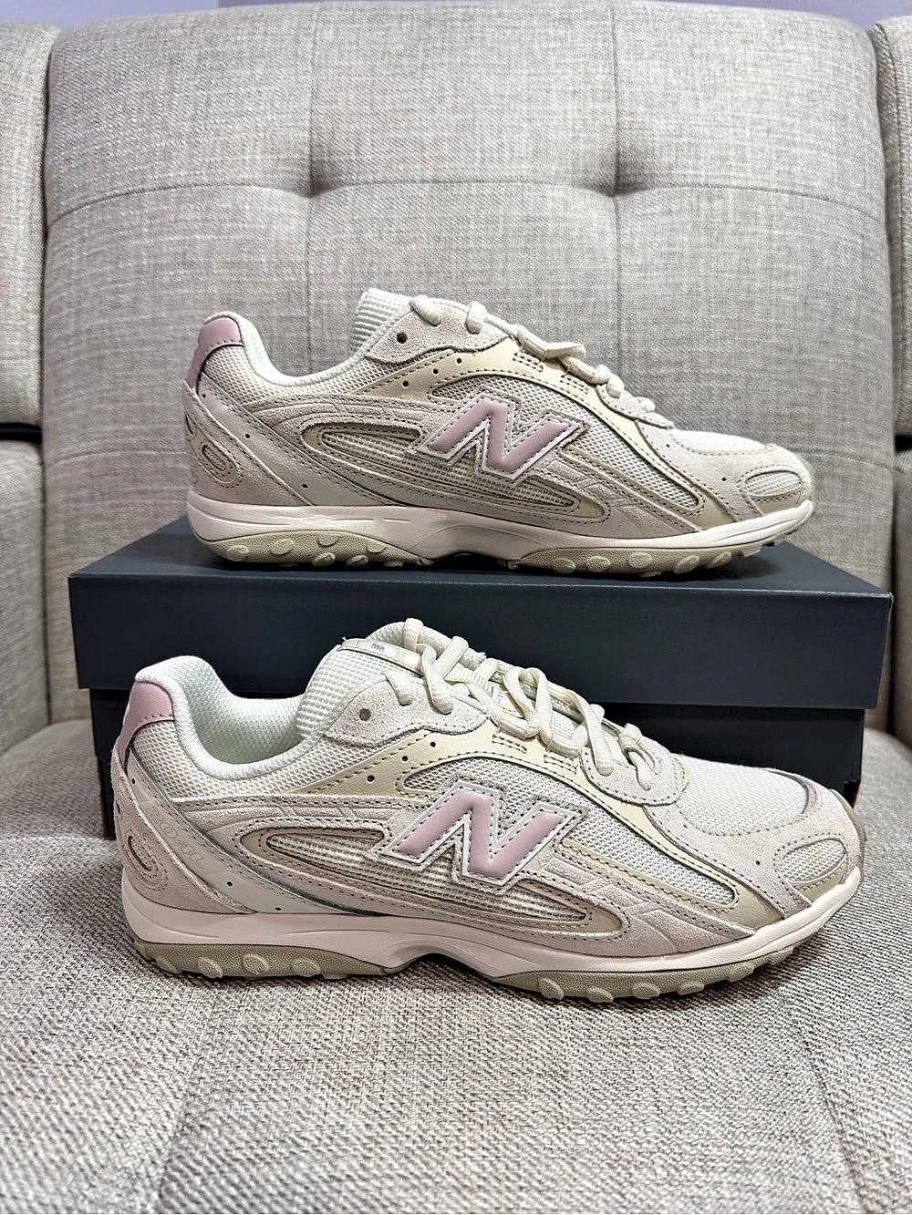 New Balance 204L Sea Salt Stone Pink Sneakers White & Pink Unisex 5.5M/7W